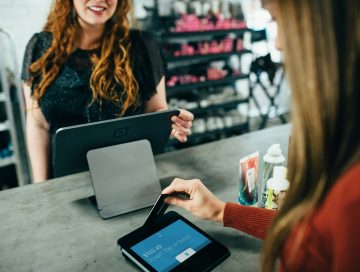 ¿Ir a la universidad o emprender? La decisión que puede cambiar tu futuro profesional
