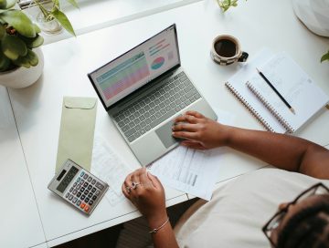 Moni App: La app peruana que automatiza tus gastos desde correos bancarios (¿es segura realmente?)